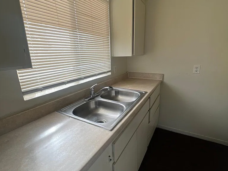 3317 N Pleasant Ave #201 — Photo 3