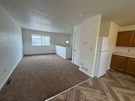 2nd image of 397 W 25th St