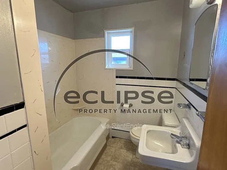 1823 Gunnison Ave — Photo 12