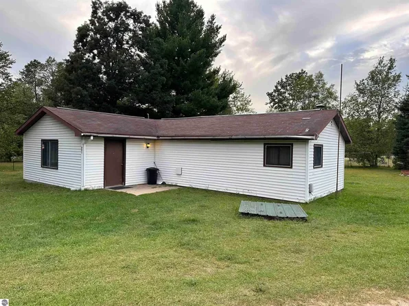 771 Robert Rd, Harrison, MI 48625