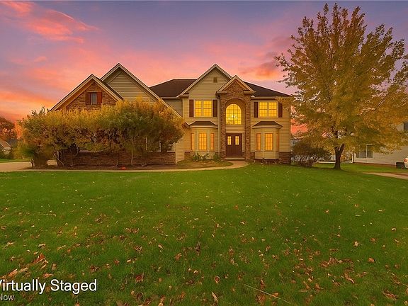2nd image of 1078 Whispering Woods Dr