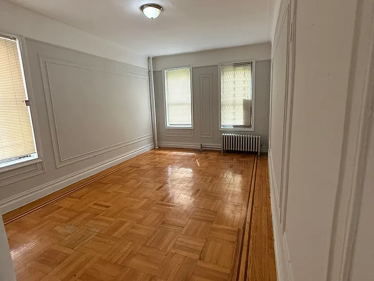 2835 Bainbridge Ave #3A — Photo 2