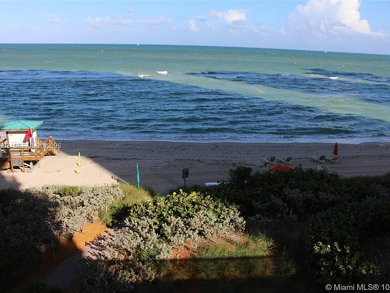 16275 Collins Ave — Photo 30
