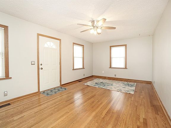 5th image of 2828 Whittier Ave