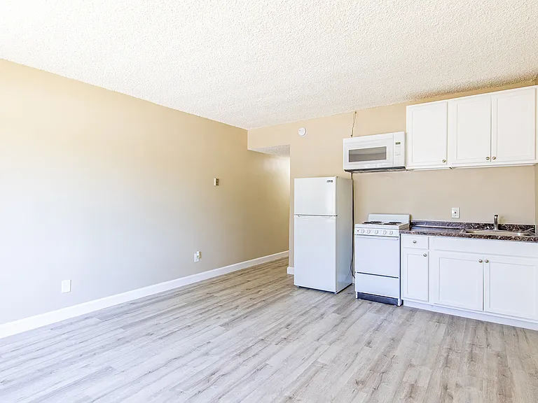 Tujunga Apartments — Photo 7