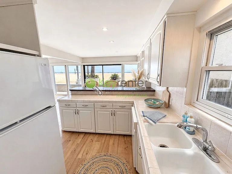 1510 W Oceanfront #A-B — Photo 15