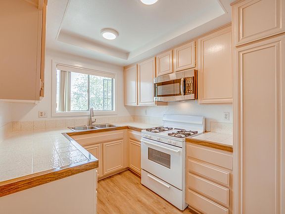 5th image of 2586 Tiller Ave