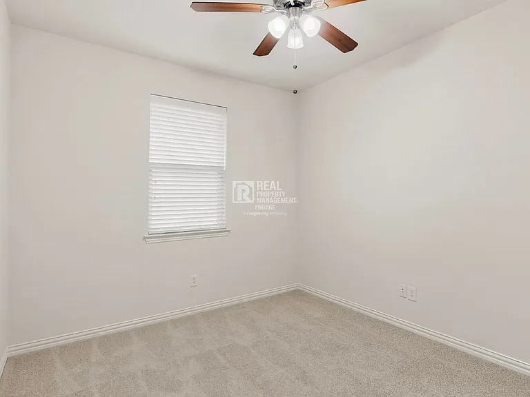 963 Cougar Dr — Photo 31