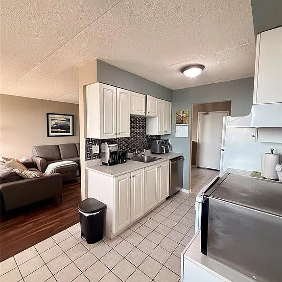 150 Park St W #1413 — Photo 5