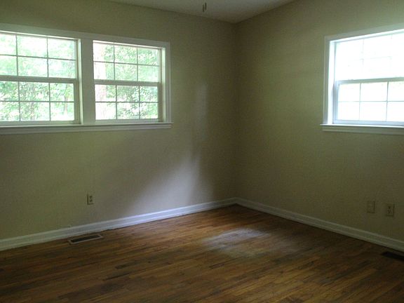 5th image of 1815 W Broad Ave
