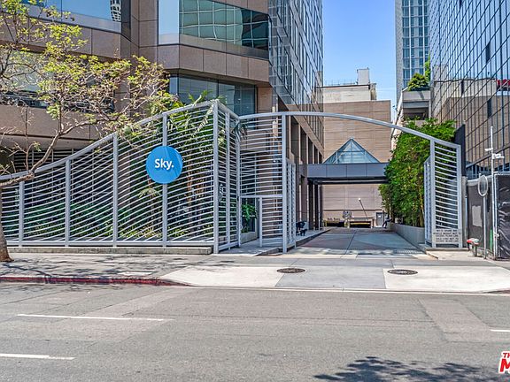 5th image of 801 S Grand Ave APT 2202