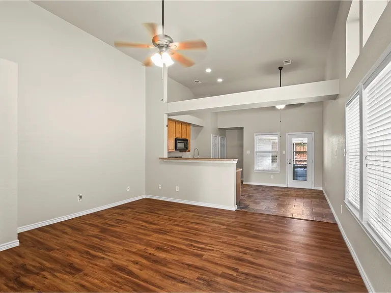 9005 Stewart St — Photo 3
