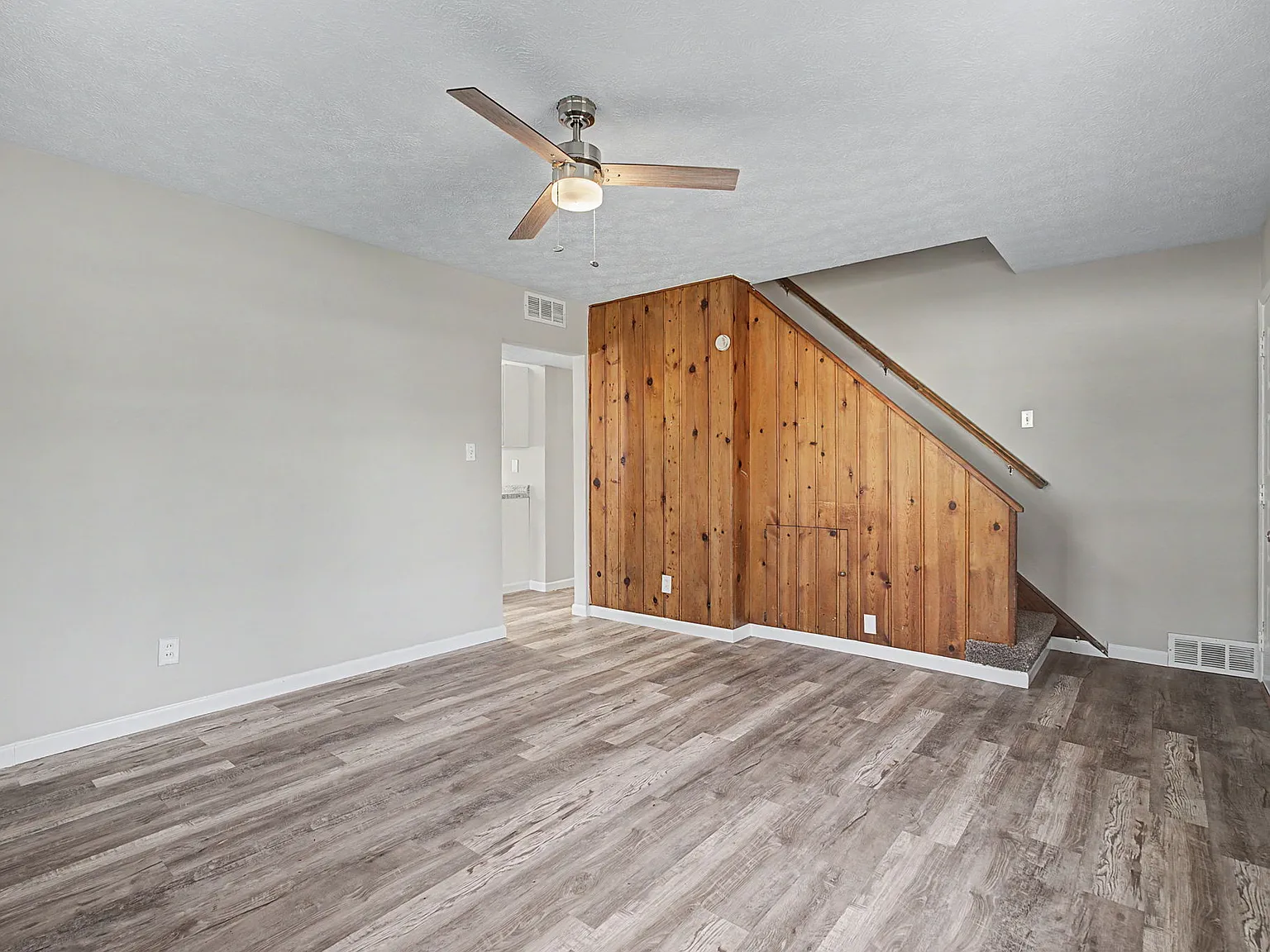 4 bed, 1105 sqft, $1,795 — Photo 4