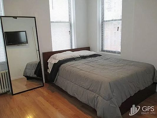 1st image of 340 Amsterdam Ave #402