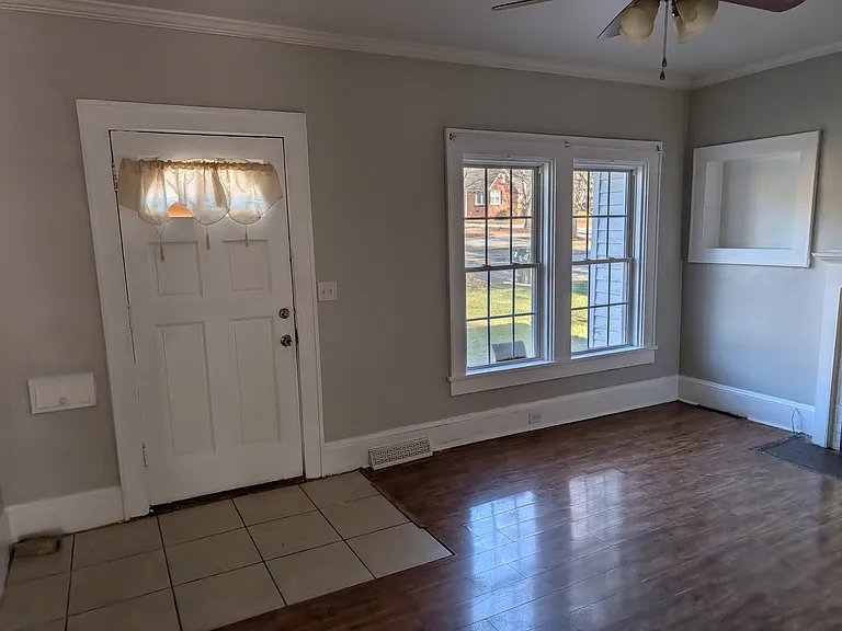 727 Elm St — Photo 2