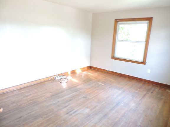 5th image of 629 Putnam Ave