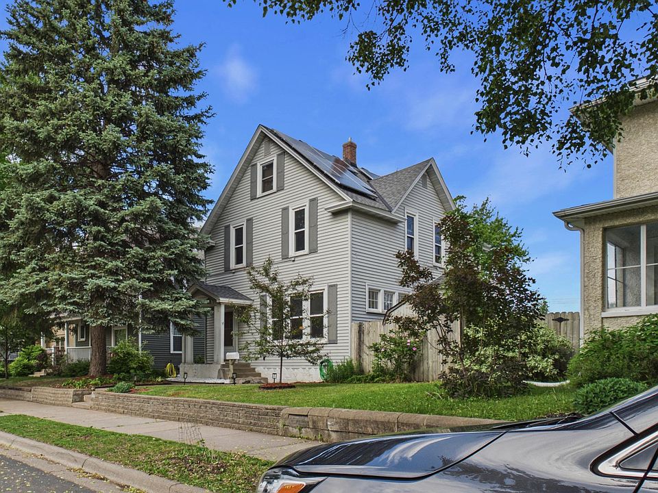 1st image of 121 4th Ave S