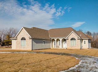 3292 Pleasant Hill Rd, Richfield, WI 53076