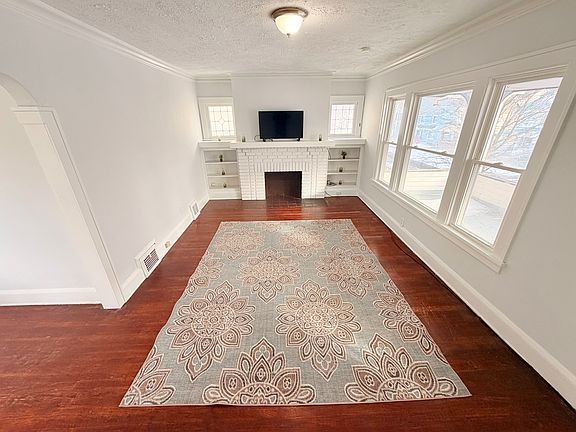 3rd image of 15711 Grovewood Ave #2