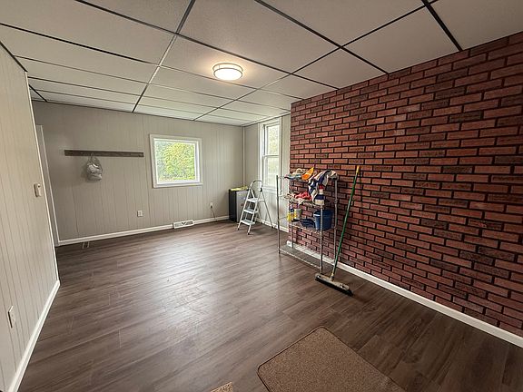 2nd image of 501 W 1st Ave