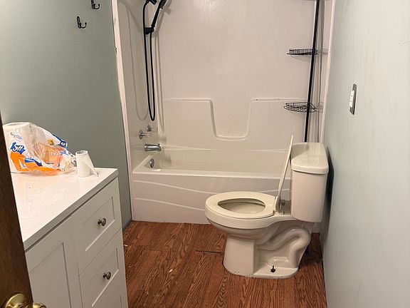 3rd image of 404 E 7th St
