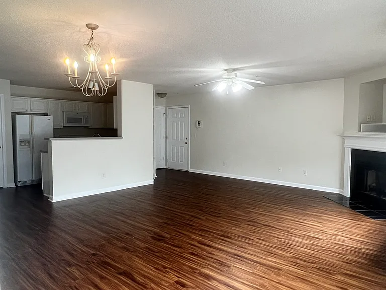 914 Scholastic Ct — Photo 4