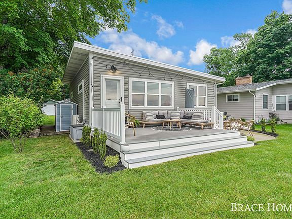 3rd image of 11899 Stauffer Dr NE