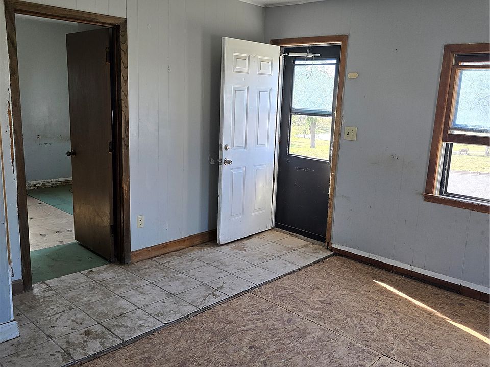 2nd image of 1700 4th Ave