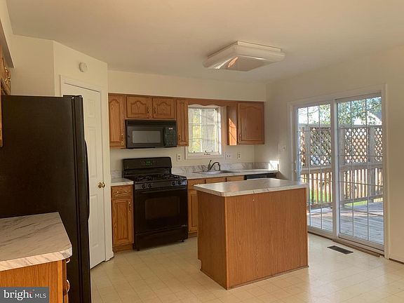 4th image of 208 Silverstone Dr