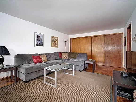 Living room (photo #3)