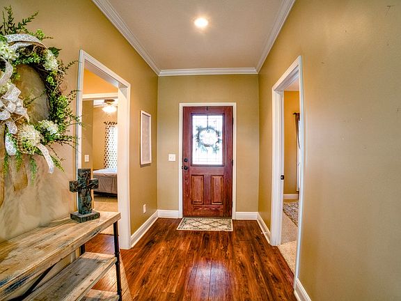 4th image of 920 Windmill Rd