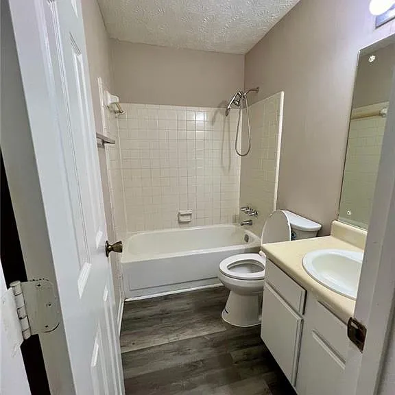 685 Redland Dr — Photo 10