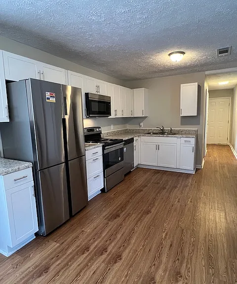 409 Westview Ln — Photo 4