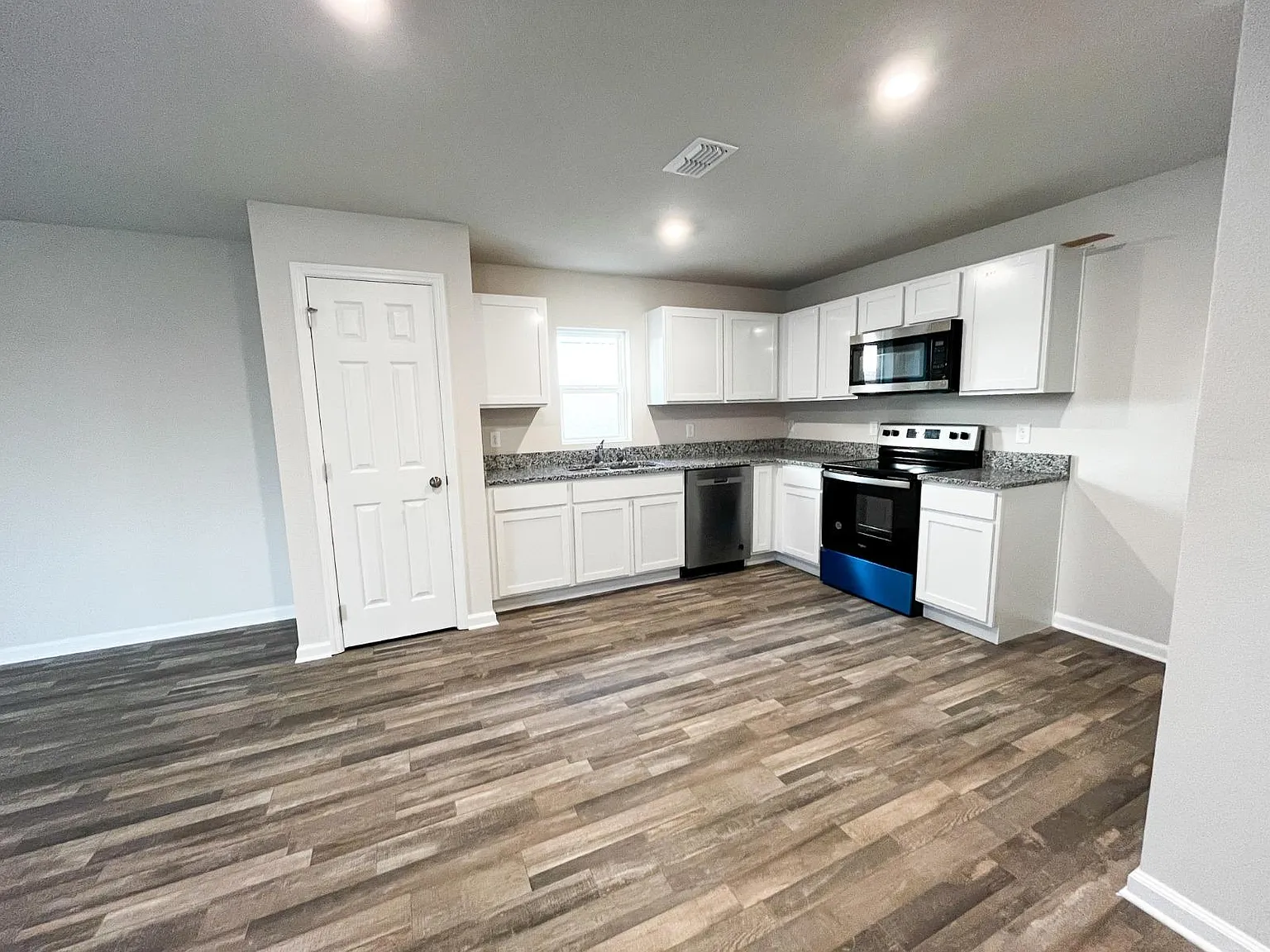 3 bed, 1263 sqft, $1,800 — Photo 3