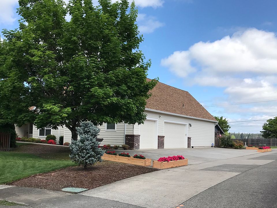 1st image of 605 NE Sundance Ct
