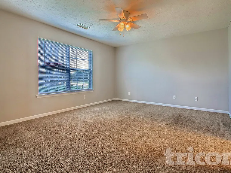128 Royal Garden Dr — Photo 5