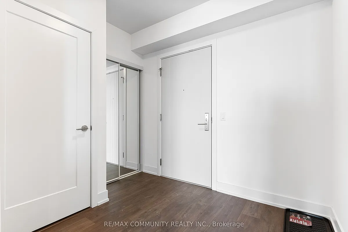 Building Photo - 2550 Simcoe St N #817