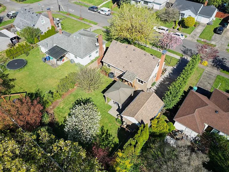 8922 SE Market St — Photo 34