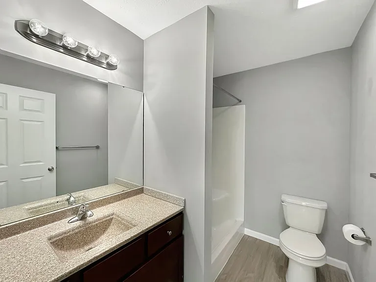 2303 N Broadway St — Photo 63