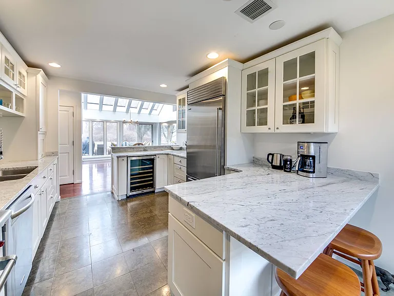 6 Martindale Ct — Photo 8