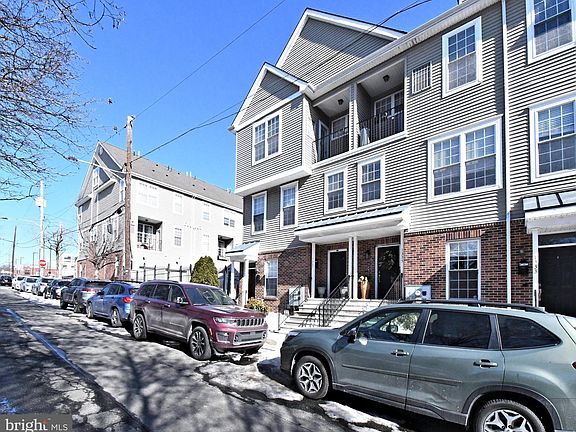 2nd image of 1337 N 32nd St