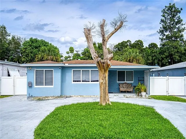 644 SW 7th Ct