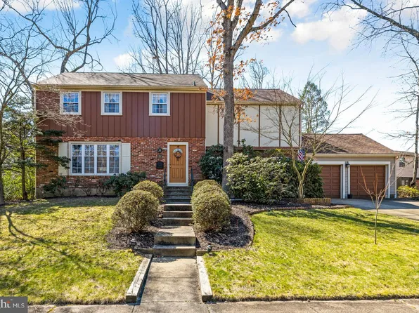 5 Laurel Hill Ct, Berlin, NJ 08009