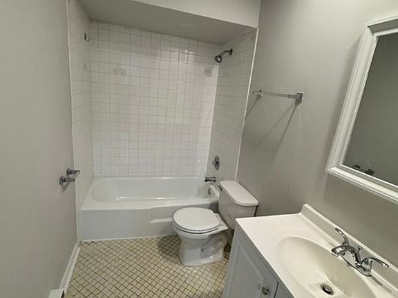 3rd image of 4329 W Park Lane Dr APT 3C