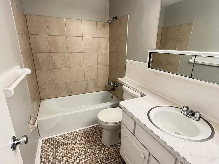 81 Parkview Ave — Photo 10