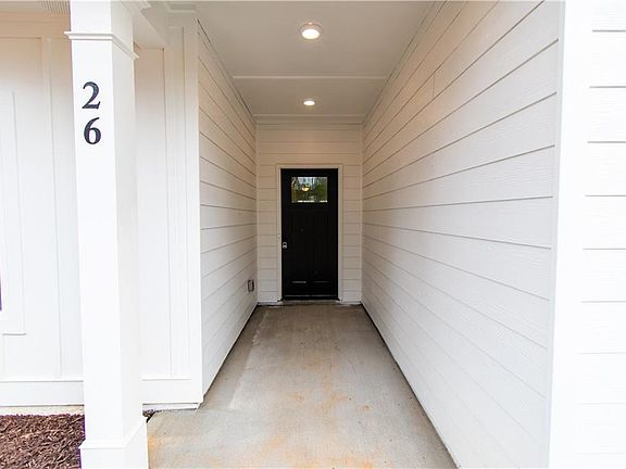 3rd image of 26 Blackberry Rdg