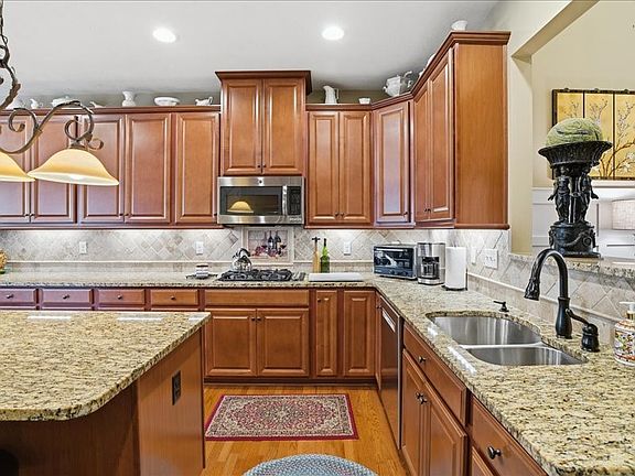 3rd image of 1405 Cambridge Dr #1405