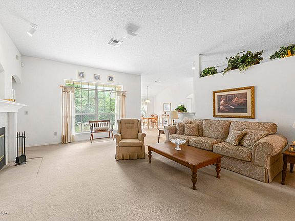 5th image of 1973 Willesdon Dr E