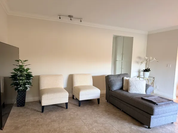 408 E Civic Center Dr APT 302, Santa Ana, CA 92701