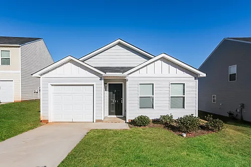 121 Colonial Walk Photo 1